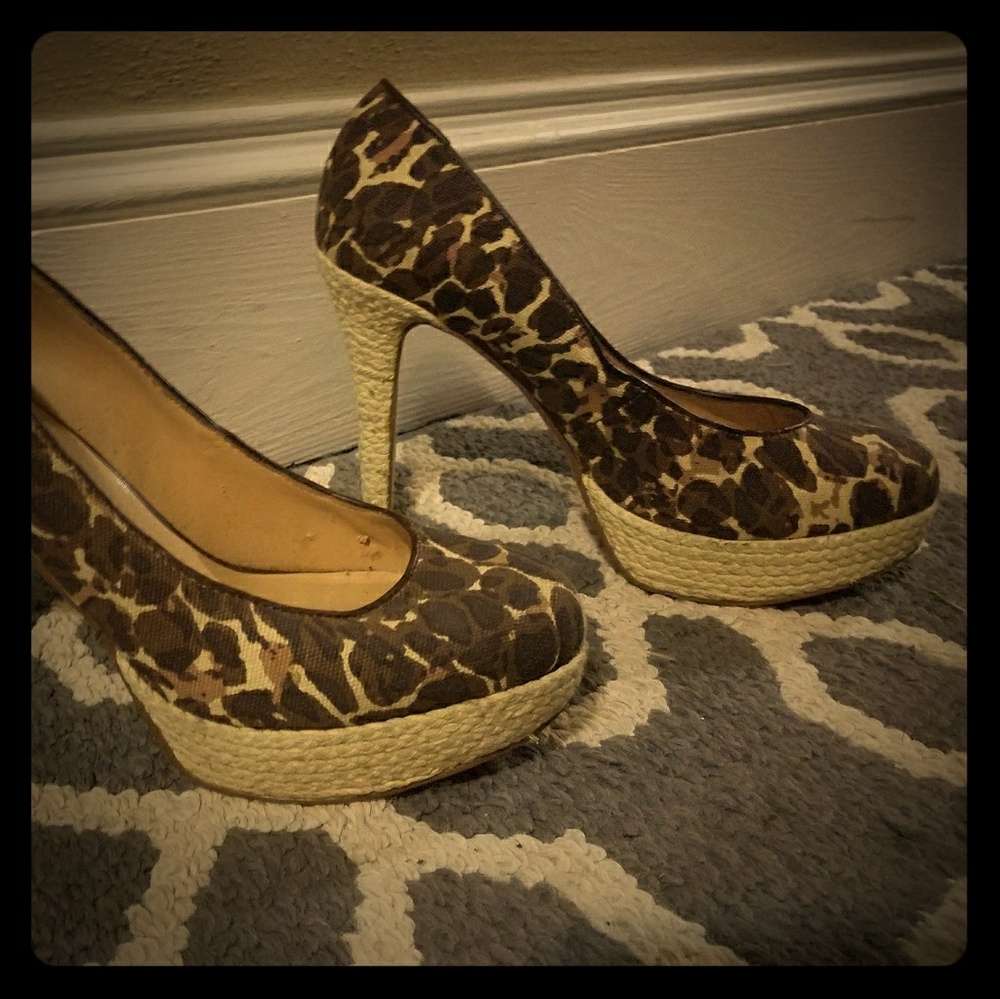 Platform leopard heels
